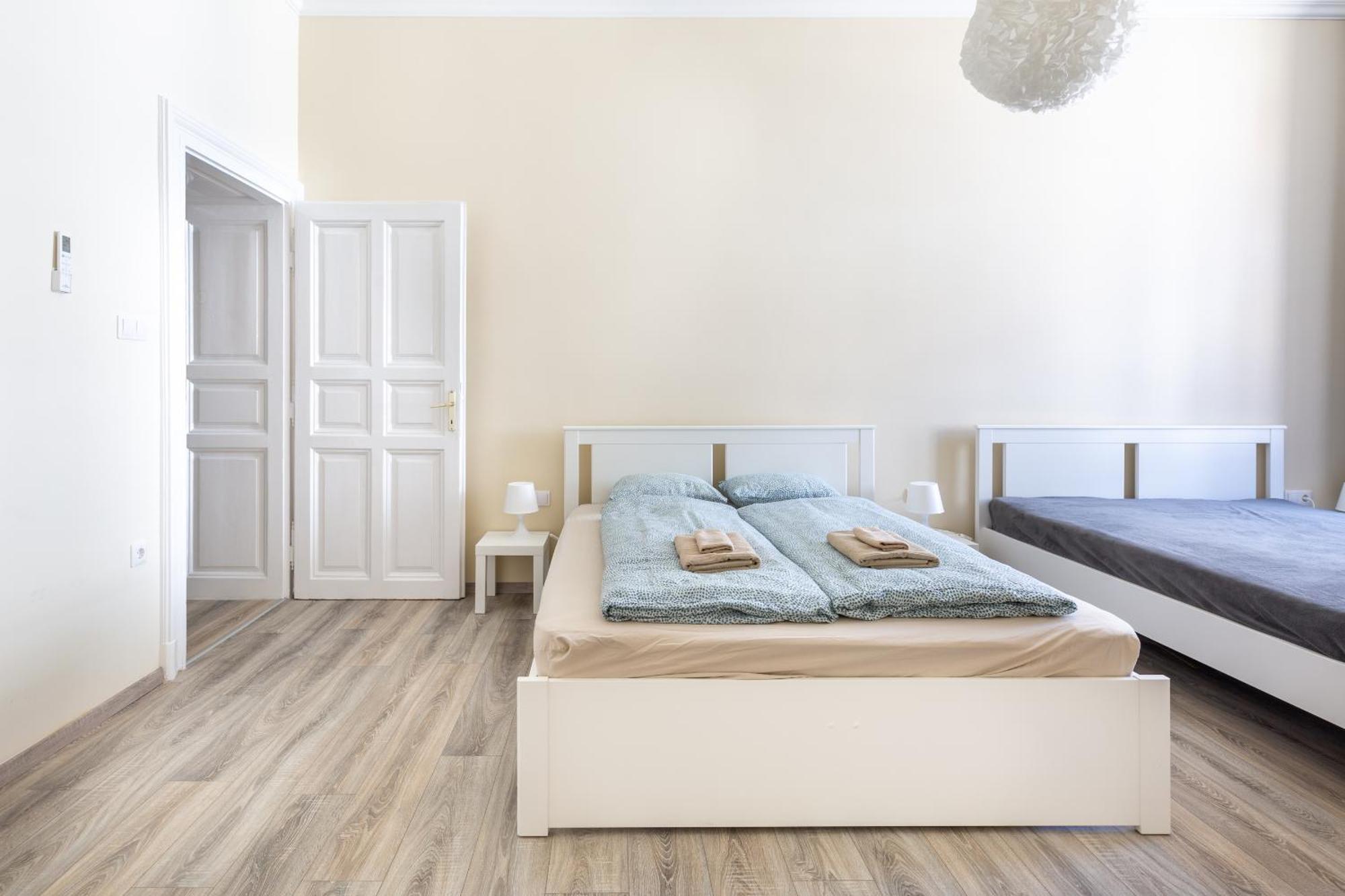 R62A Rottenbiller Apartment Budapest Bagian luar foto