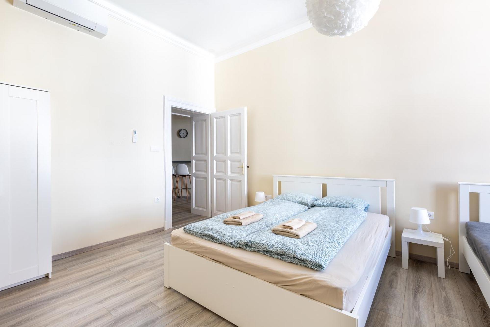 R62A Rottenbiller Apartment Budapest Bagian luar foto